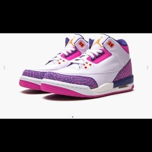 Jordan 3s in good condition. They’ve been outgrown.